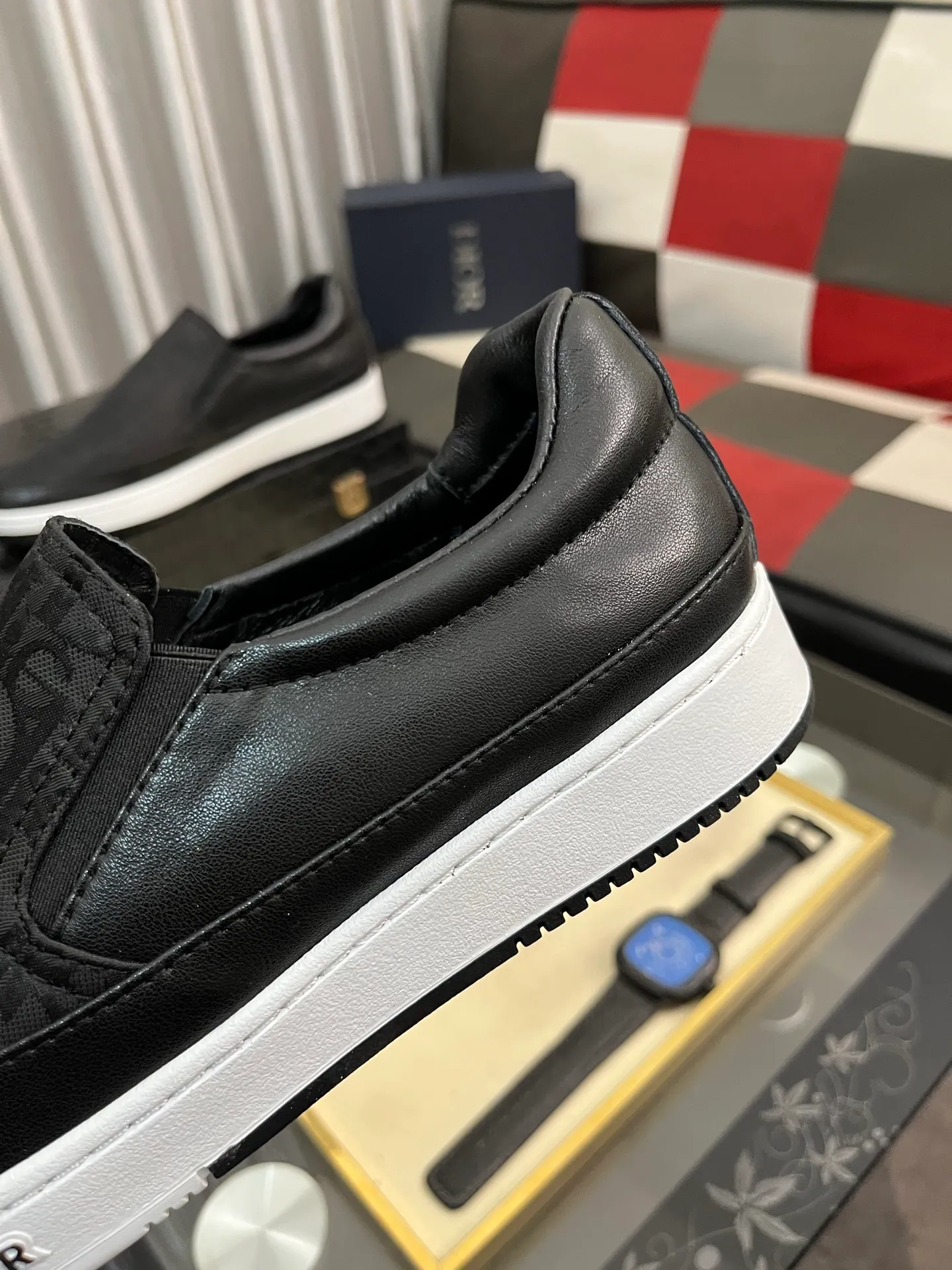 Men's men's shoes 💰420⌚️⌚️Dior unique modern style sneakers. Counter purchasing 🏃casual leather shoes😍😍 original cowhide leather imported from Italy (refuses to discolor and grind feet) soles: original soles specially provided by the original factory, super cool😍 lace up and walk with wind👍 style design ⚠️ super comfortable and wear-resistant original soles. Code number: 38-444️⃣Colors available